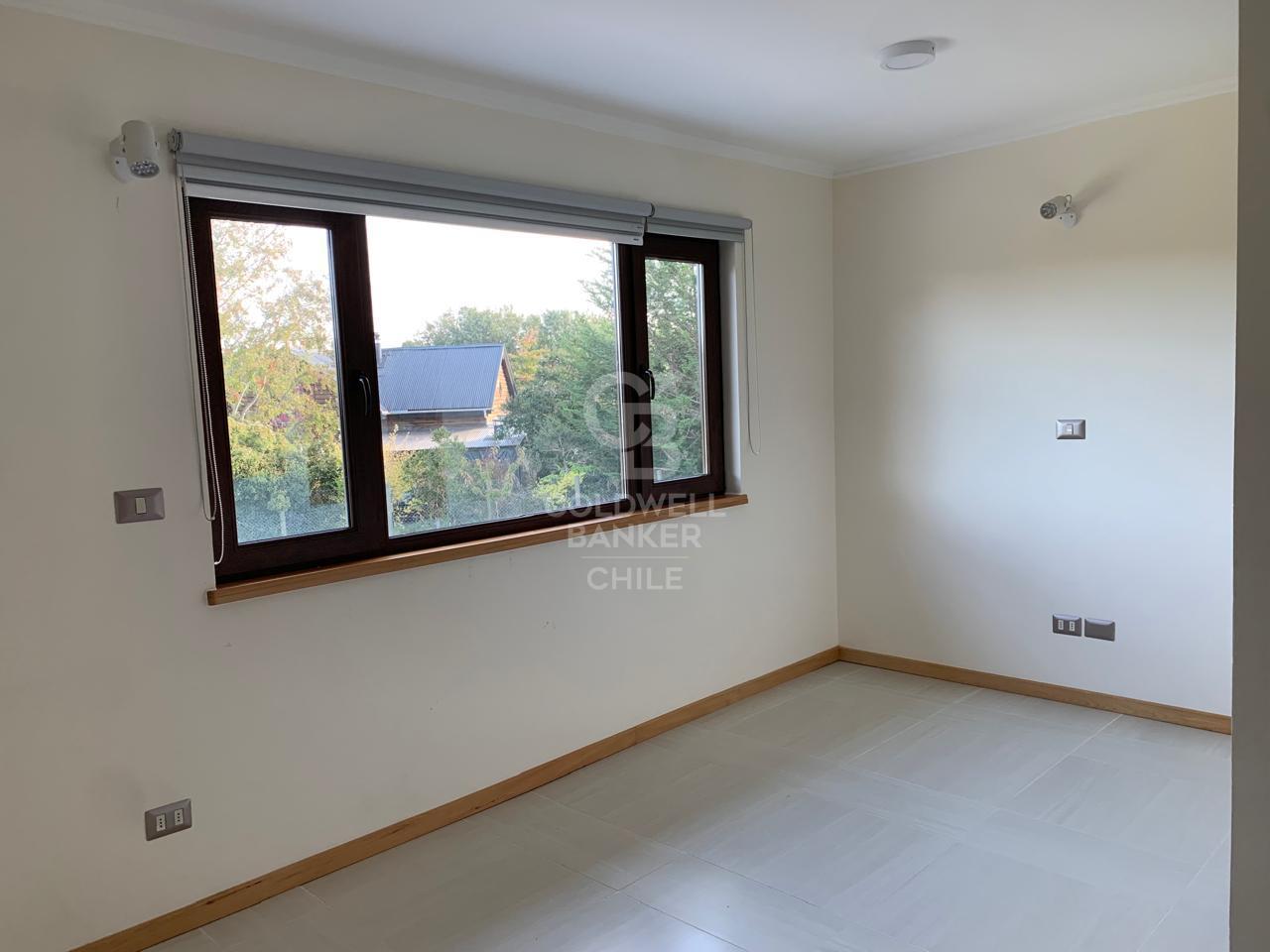 Puerto Varas, Chile, 7 Bedrooms Bedrooms, ,5 BathroomsBathrooms,Residential,For Sale,1990332