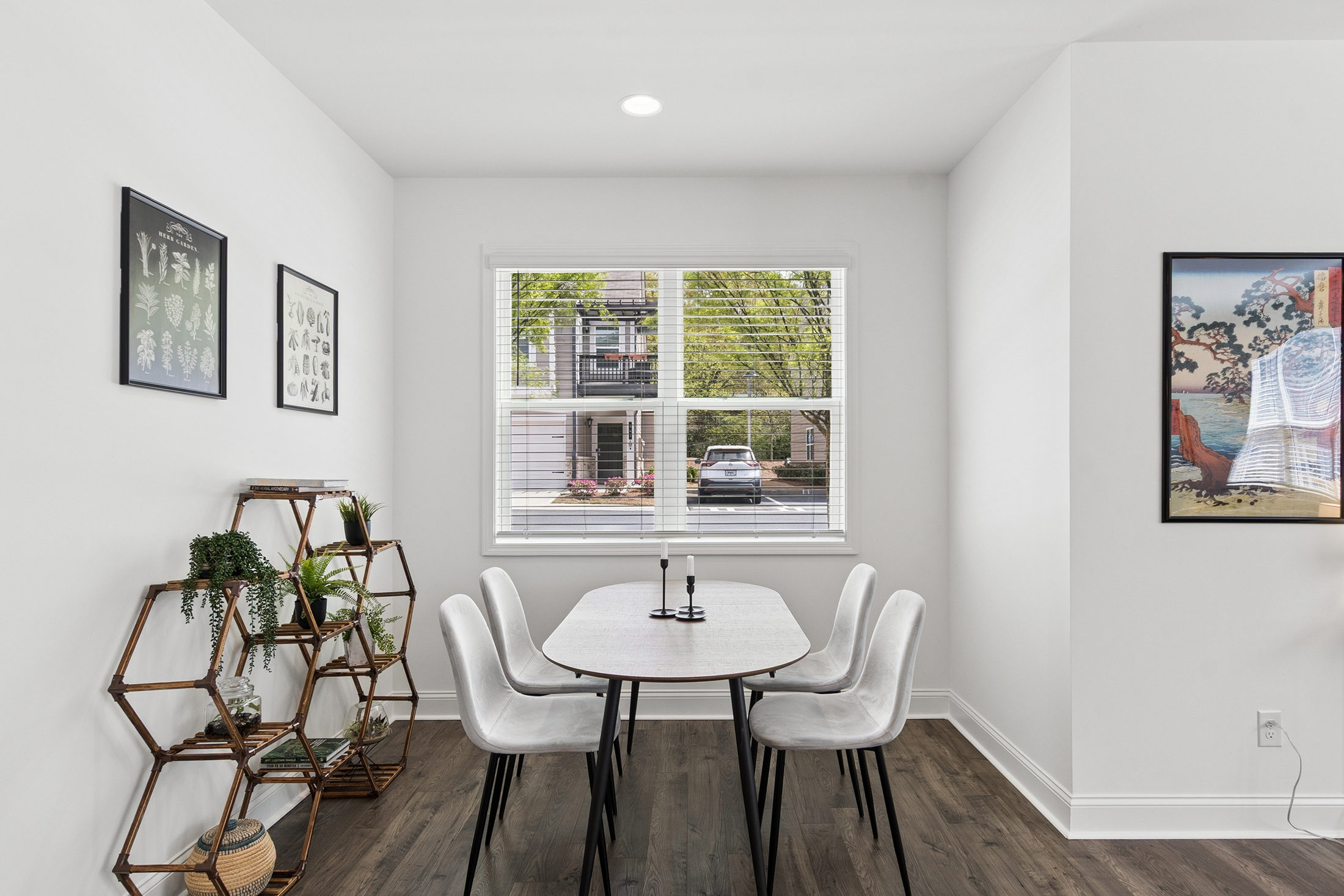  End-Unit, Craftsman Townhome with Custom Upgrades - 物件實景