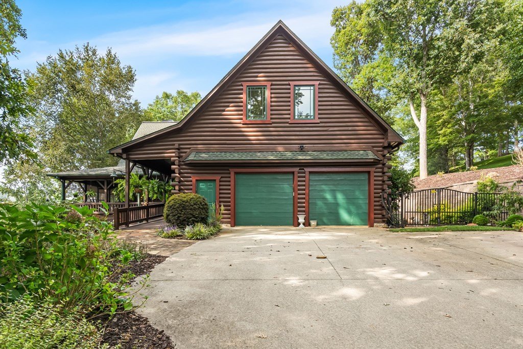 Hiawassee, Georgia, 30546, United States, 4 Bedrooms Bedrooms, ,4 BathroomsBathrooms,Residential,For Sale,1975098