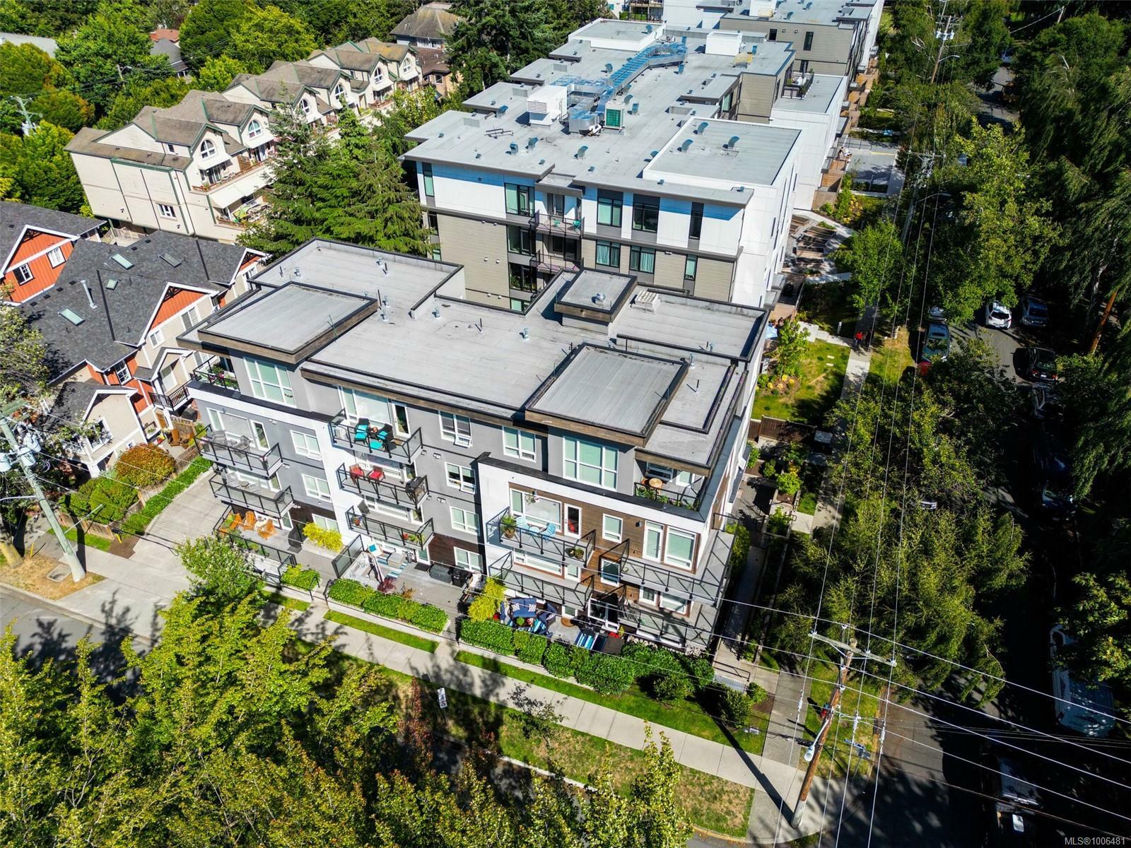 VICTORIA, British Columbia, V8V 1R5, CA, 2 Bedrooms Bedrooms, ,Residential,For Sale,1885284