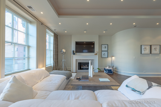 319 West Erie Street, 2W, Chicago, Illinois, 60654, United States, 2 Bedrooms Bedrooms, ,3 BathroomsBathrooms,Residential,For Sale,319 West Erie Street , 2W,1010581