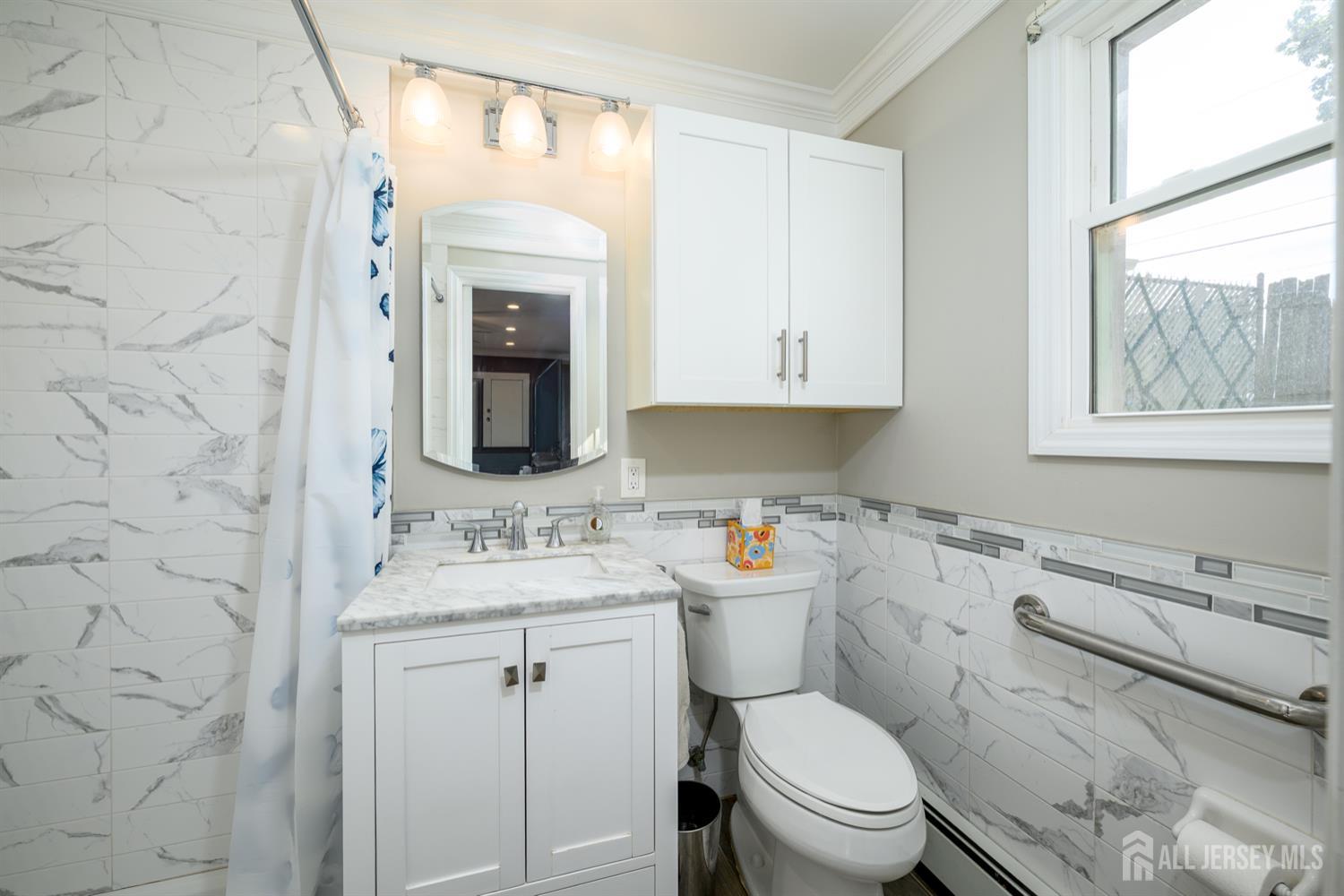 Edison, New Jersey, 08817, United States, 3 Bedrooms Bedrooms, ,2 BathroomsBathrooms,Residential,For Sale,1958154