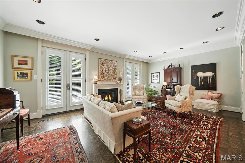 St Louis, Missouri, 63108, United States, 4 Bedrooms Bedrooms, ,5 BathroomsBathrooms,Residential,For Sale,1941664