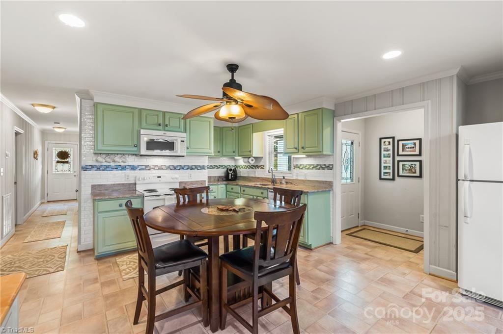 New London, North Carolina, 28127, United States, 3 Bedrooms Bedrooms, ,2 BathroomsBathrooms,Residential,For Sale,1827846