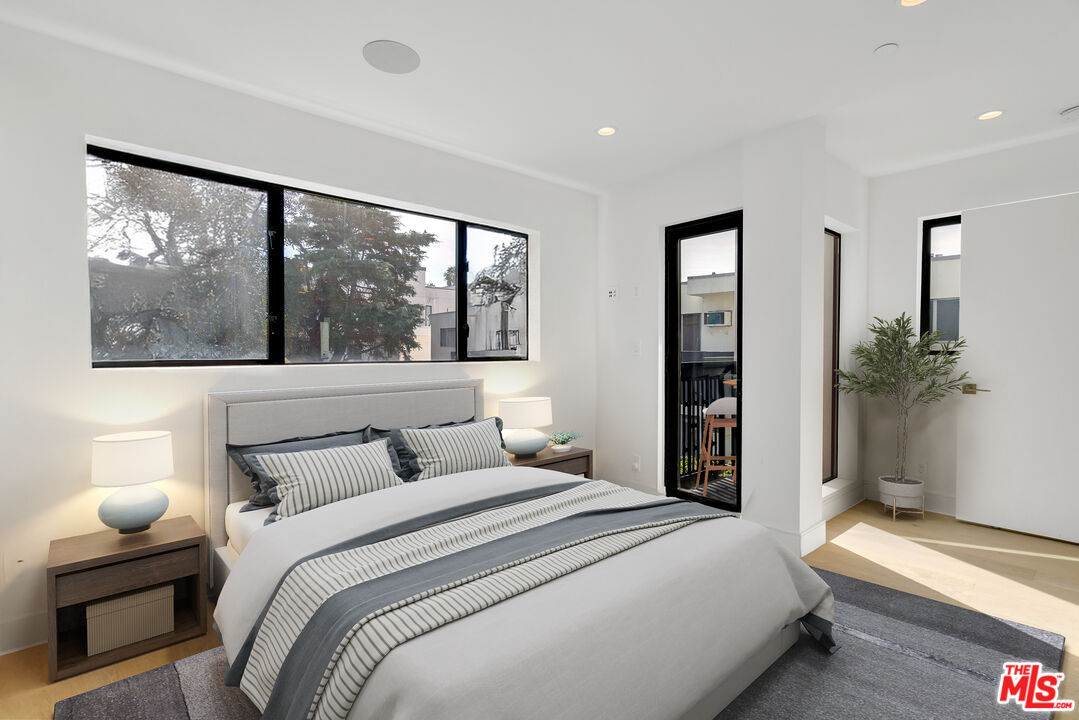 Los Angeles, California, 90046, United States, 3 Bedrooms Bedrooms, ,3 BathroomsBathrooms,Residential,For Sale,1827071