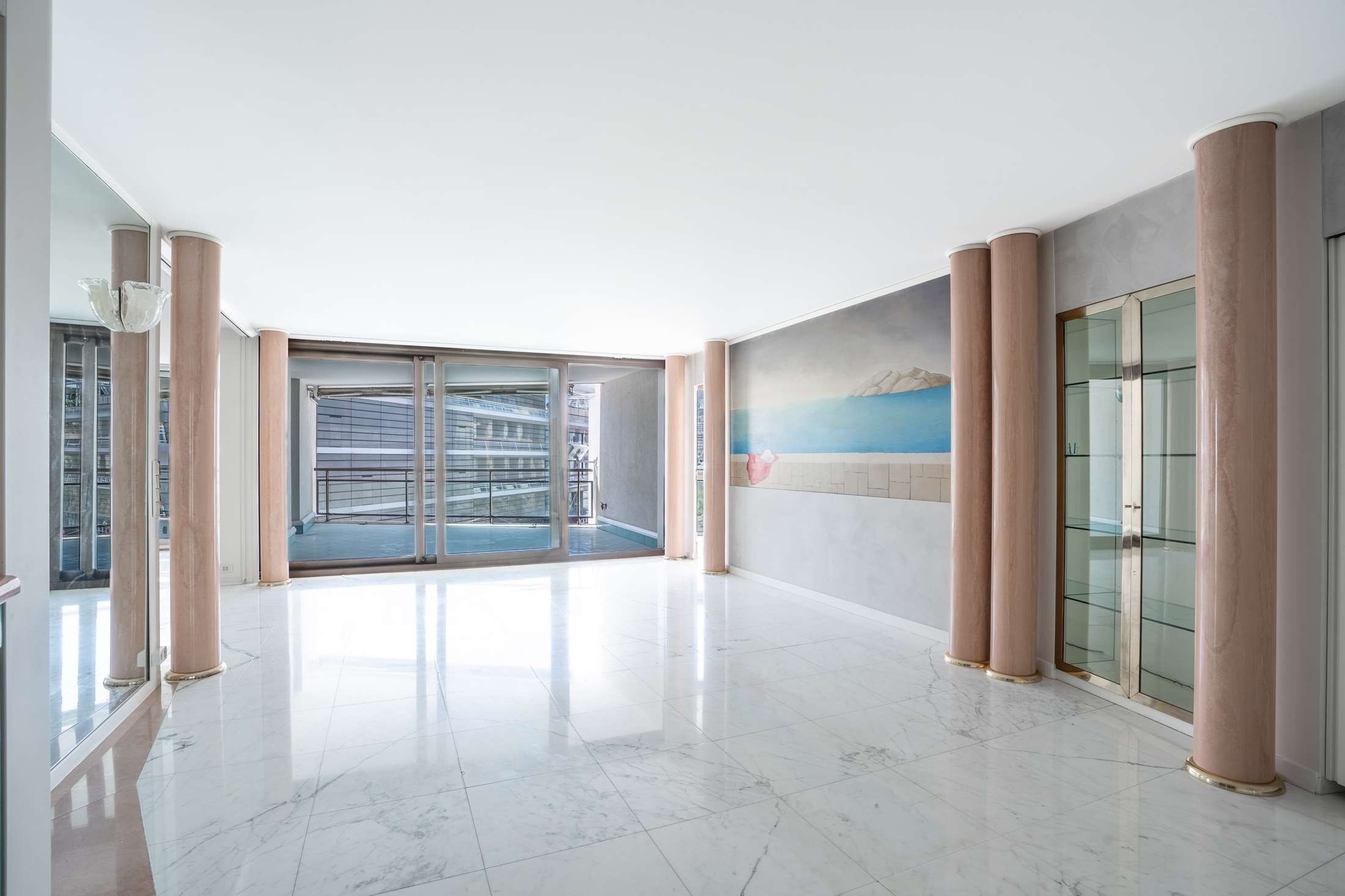  Monte Carlo Star, Wide apartement to renovate in the Carré d