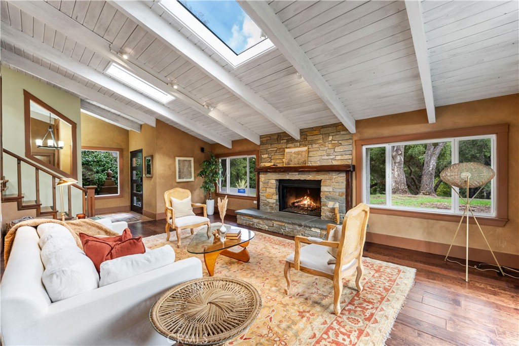 Calabasas, California, 91302, United States, 2 Bedrooms Bedrooms, ,2 BathroomsBathrooms,Residential,For Sale,1998249