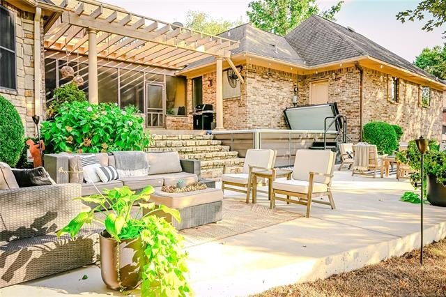 Tahlequah, Oklahoma, 74464, United States, 5 Bedrooms Bedrooms, ,5 BathroomsBathrooms,Residential,For Sale,1987377