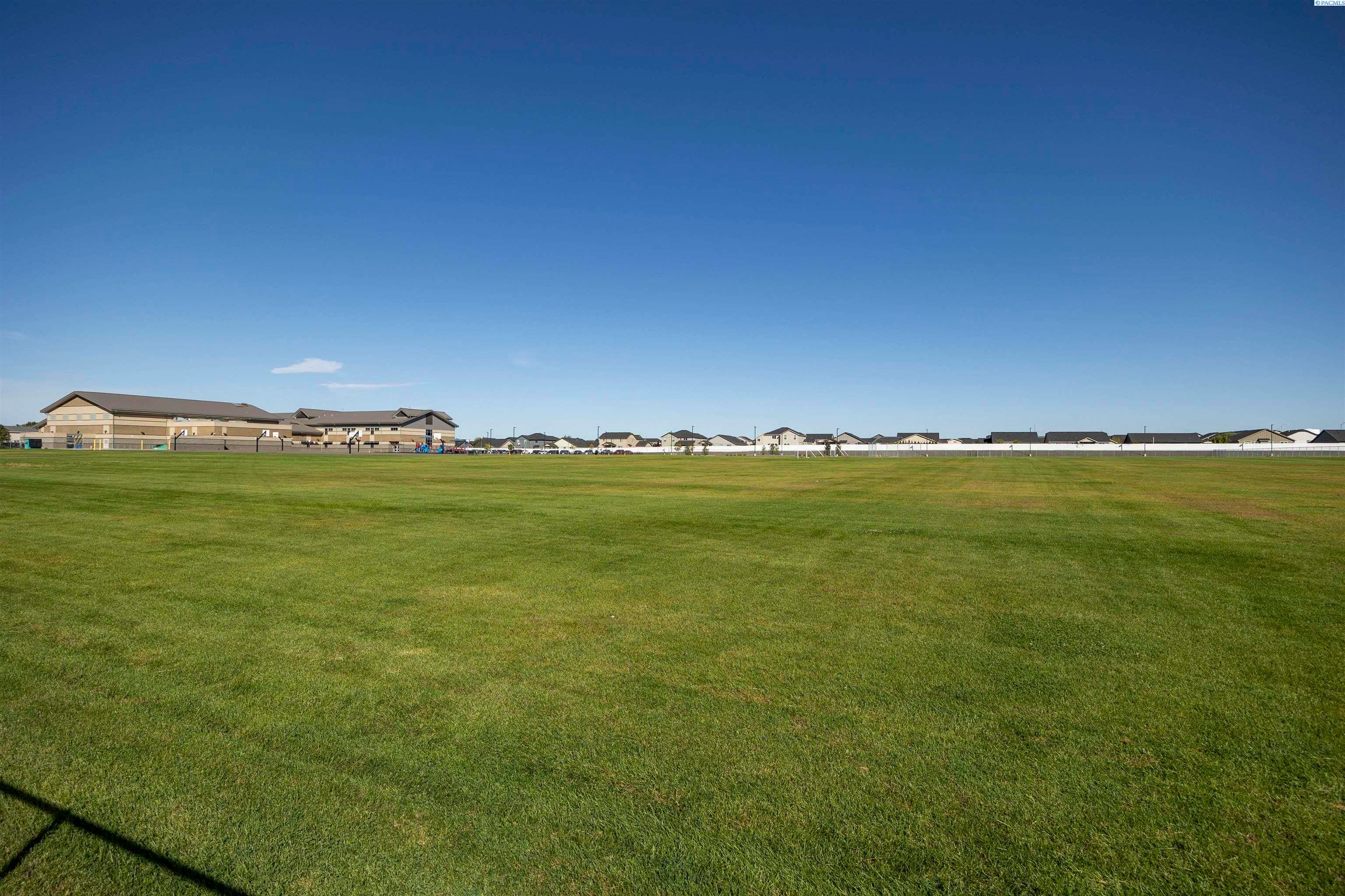 Pasco, Washington, 99301, United States, 4 Bedrooms Bedrooms, ,2 BathroomsBathrooms,Residential,For Sale,1978542