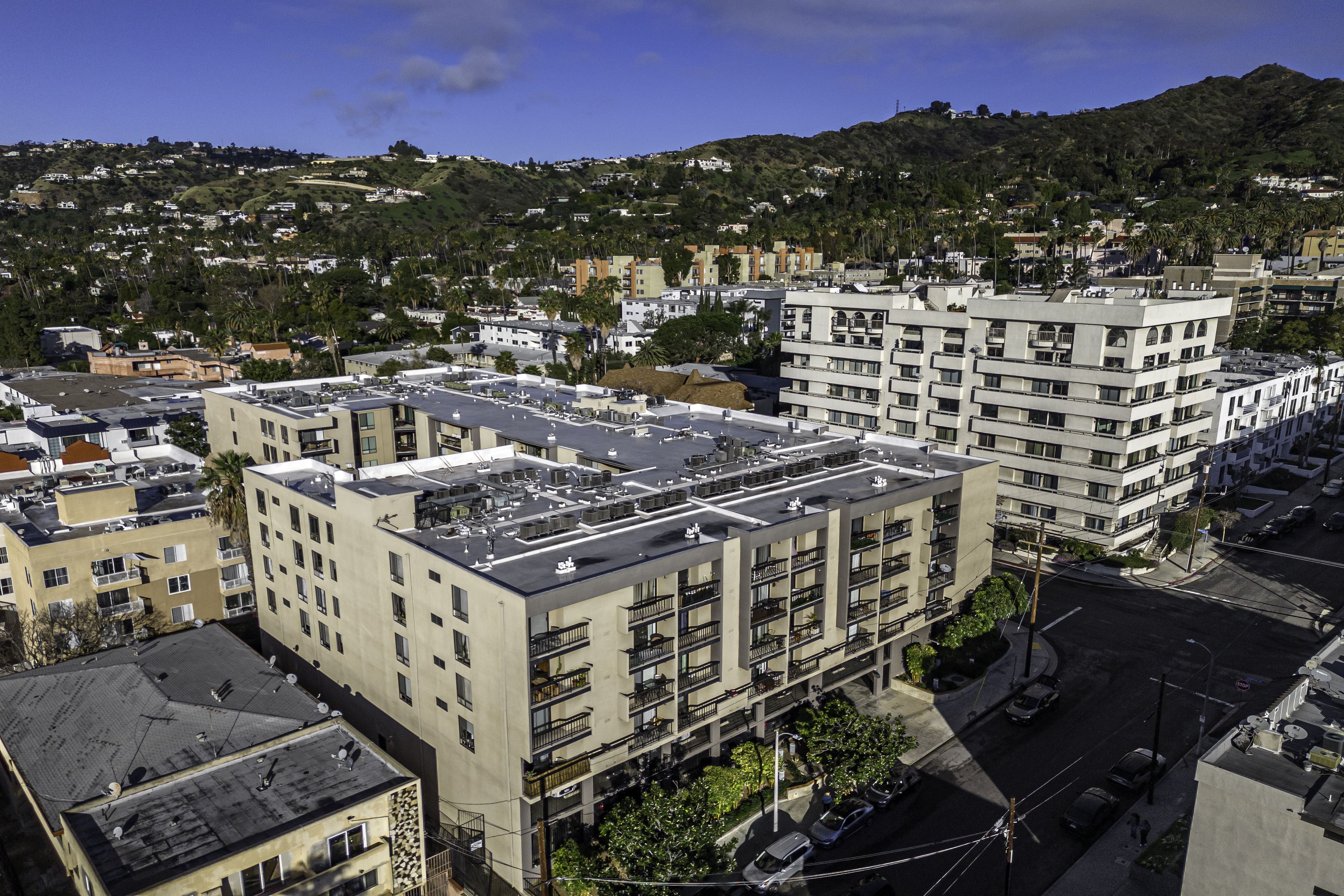  7320 Hawthorn Ave - 物件實景