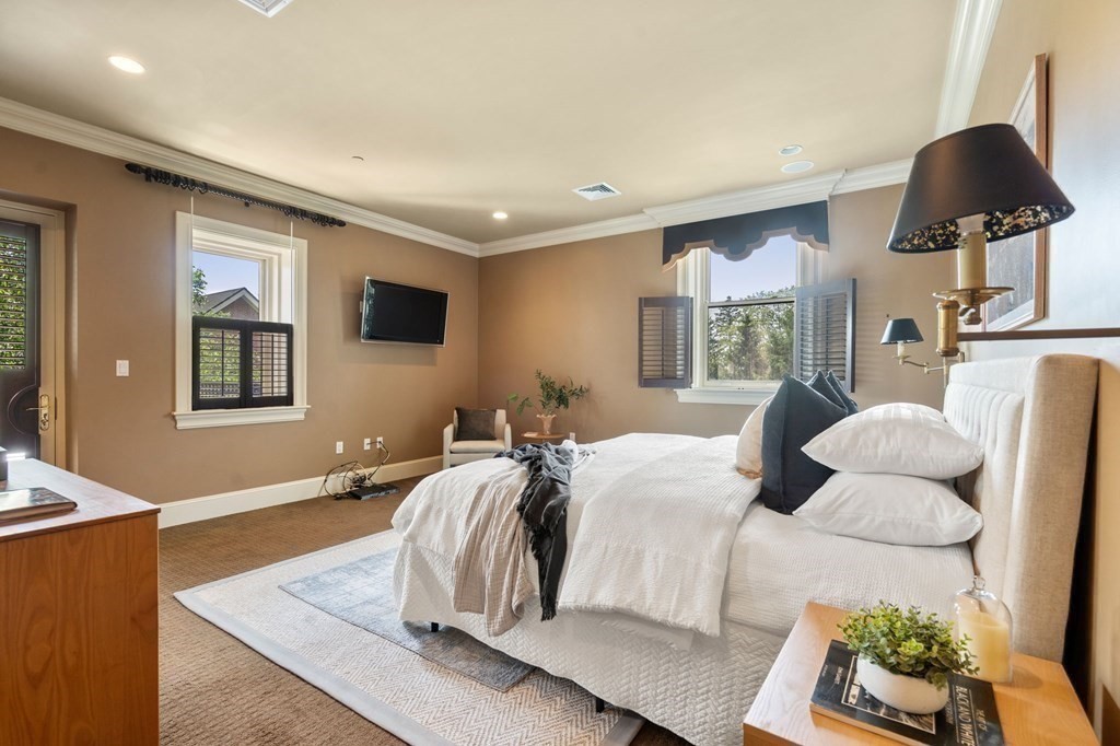 Brookline, Massachusetts, 02445, United States, 2 Bedrooms Bedrooms, ,3 BathroomsBathrooms,Residential,For Sale,1898369