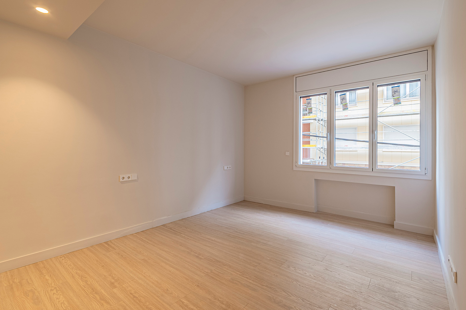  Fantastic renovated flat with large garden at the living room level - 物件實景