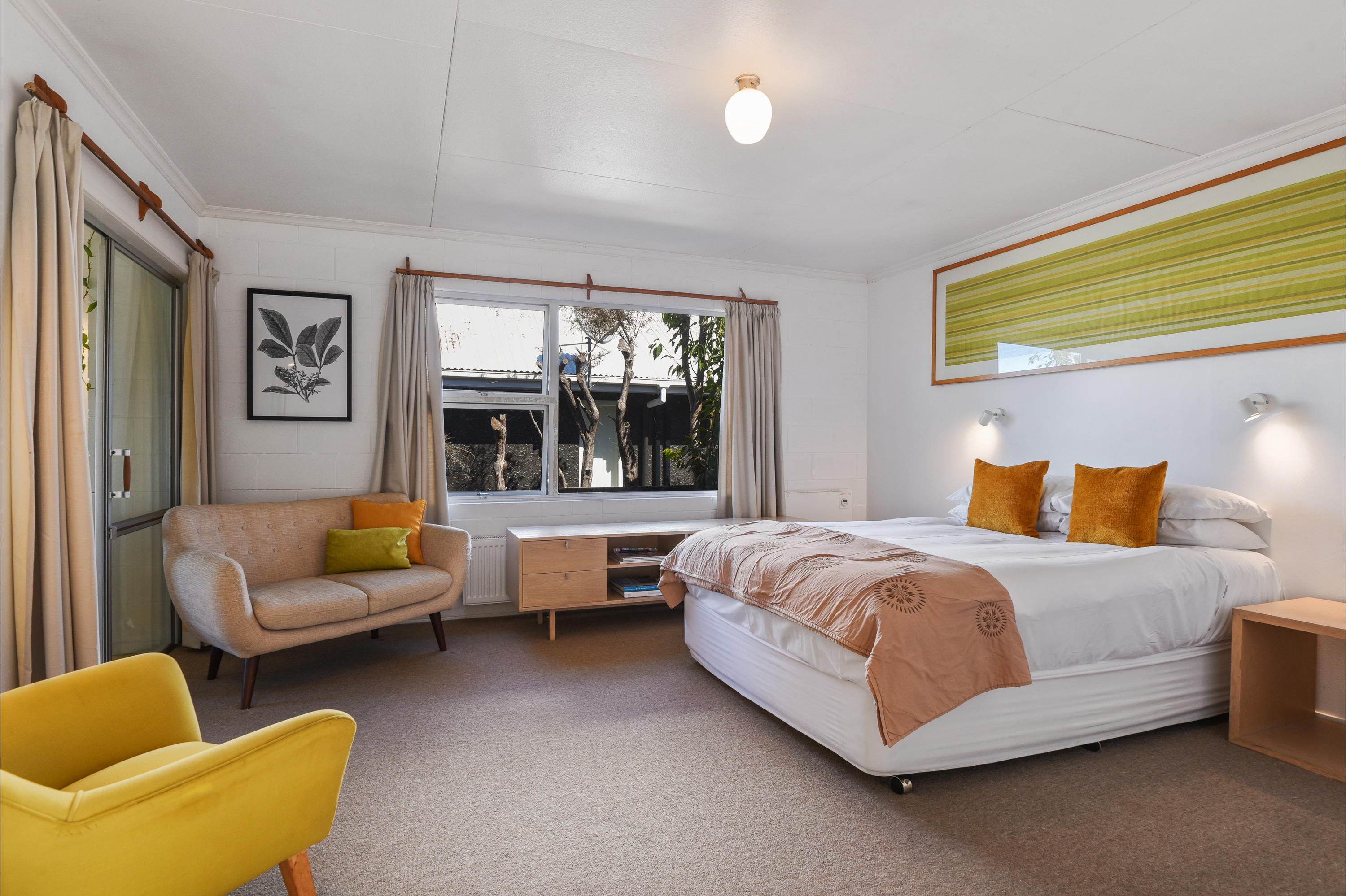  A Bach, A Lake, and a Blank Canvas - 物件實景