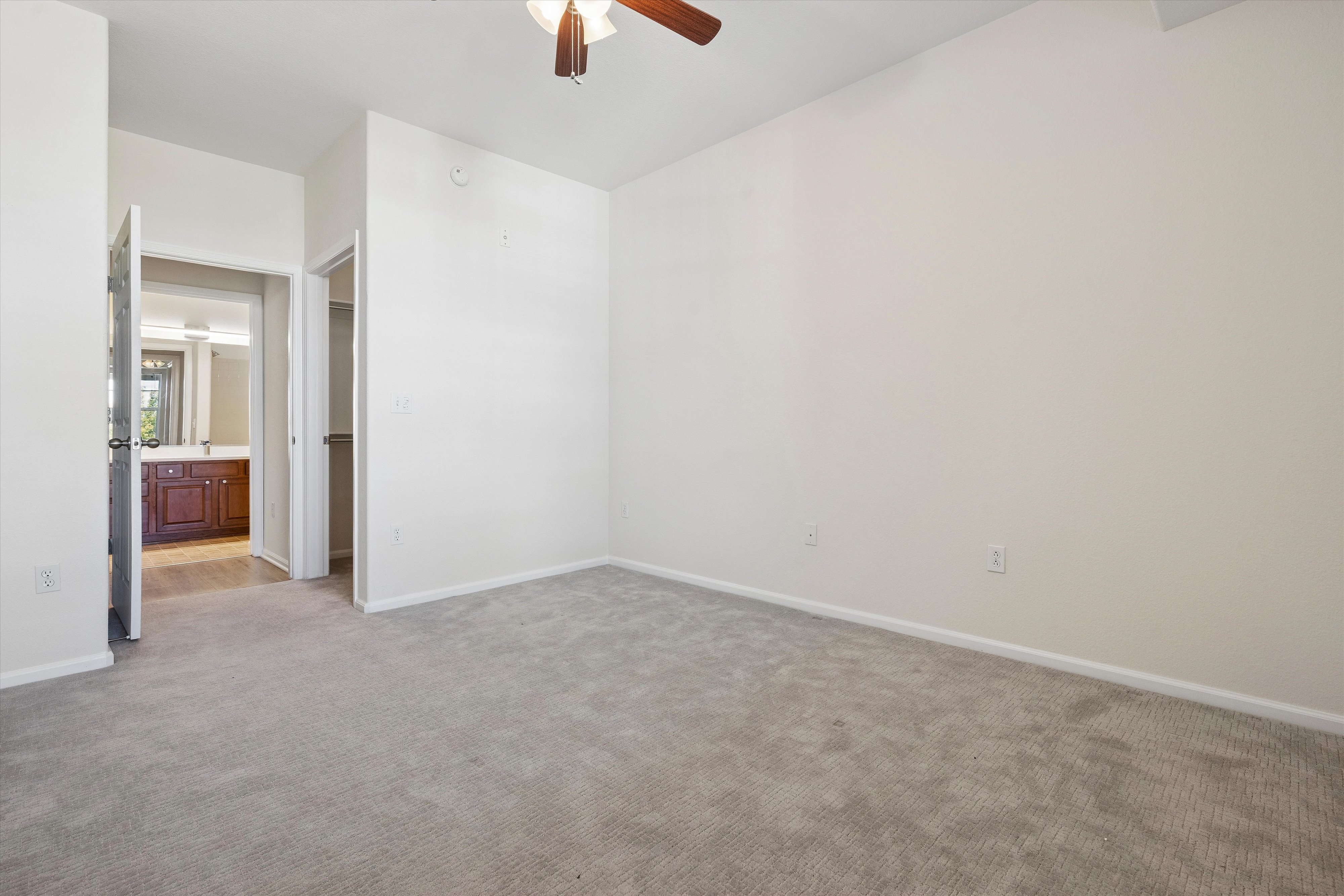  2-Bedroom, 2-Bath Condo In The Heart Of Lowry - 物件實景