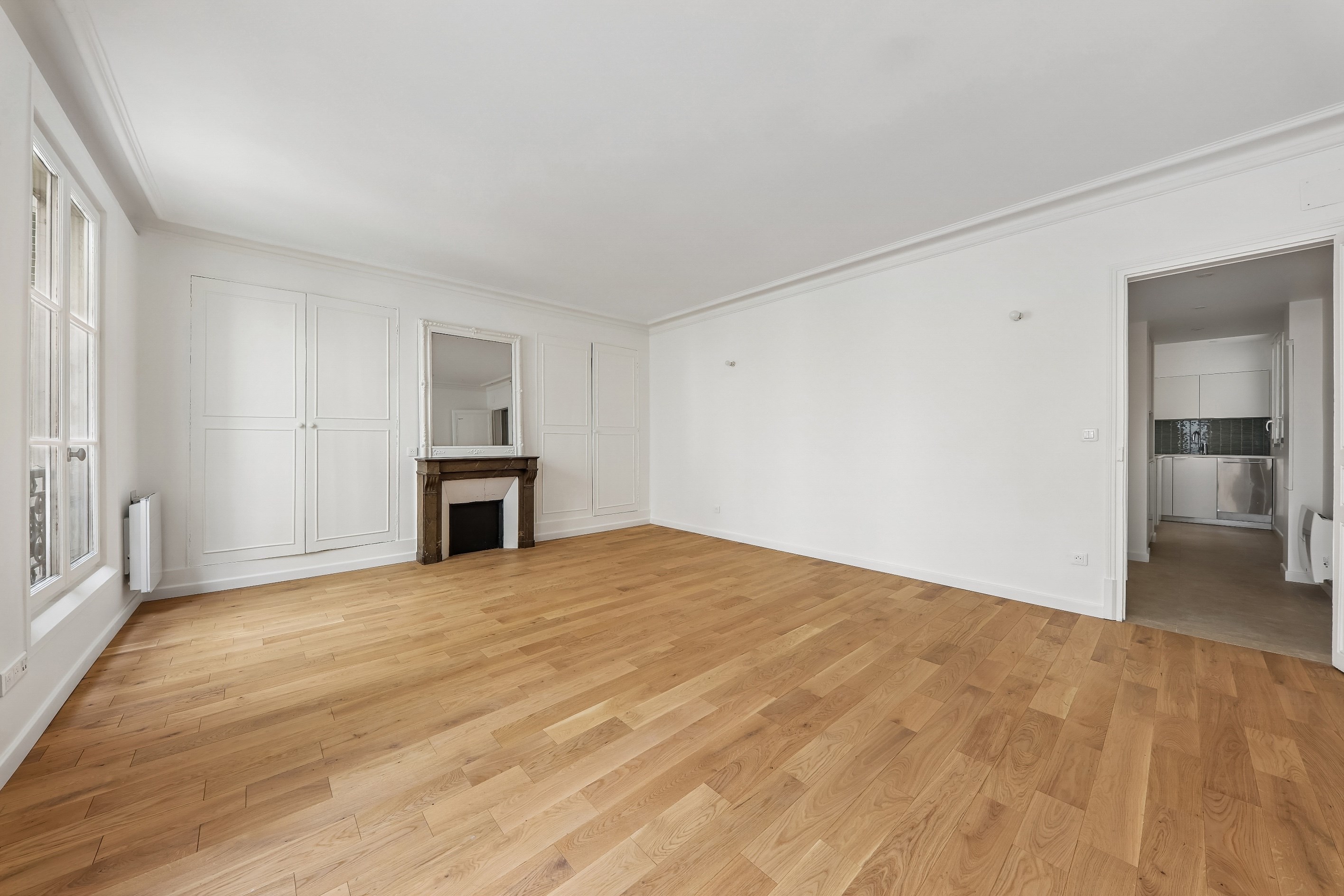  To sell- perfect condition-Place de l