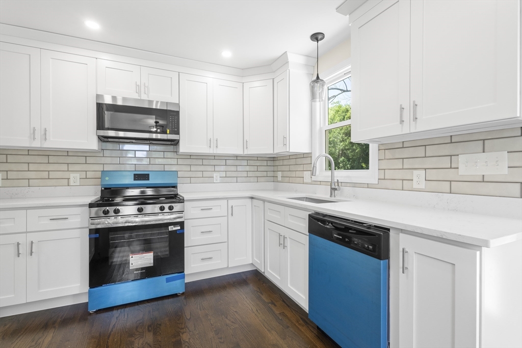 Swansea, Massachusetts, 02777, United States, 3 Bedrooms Bedrooms, ,2 BathroomsBathrooms,Residential,For Sale,2005350