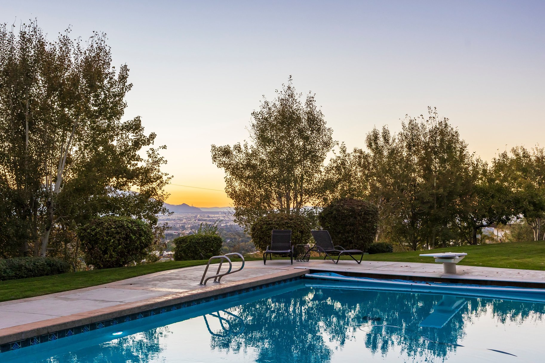  Timeless East Bench Craftsman Estate with Gated Entry, Expansive Light and Views - 物件實景