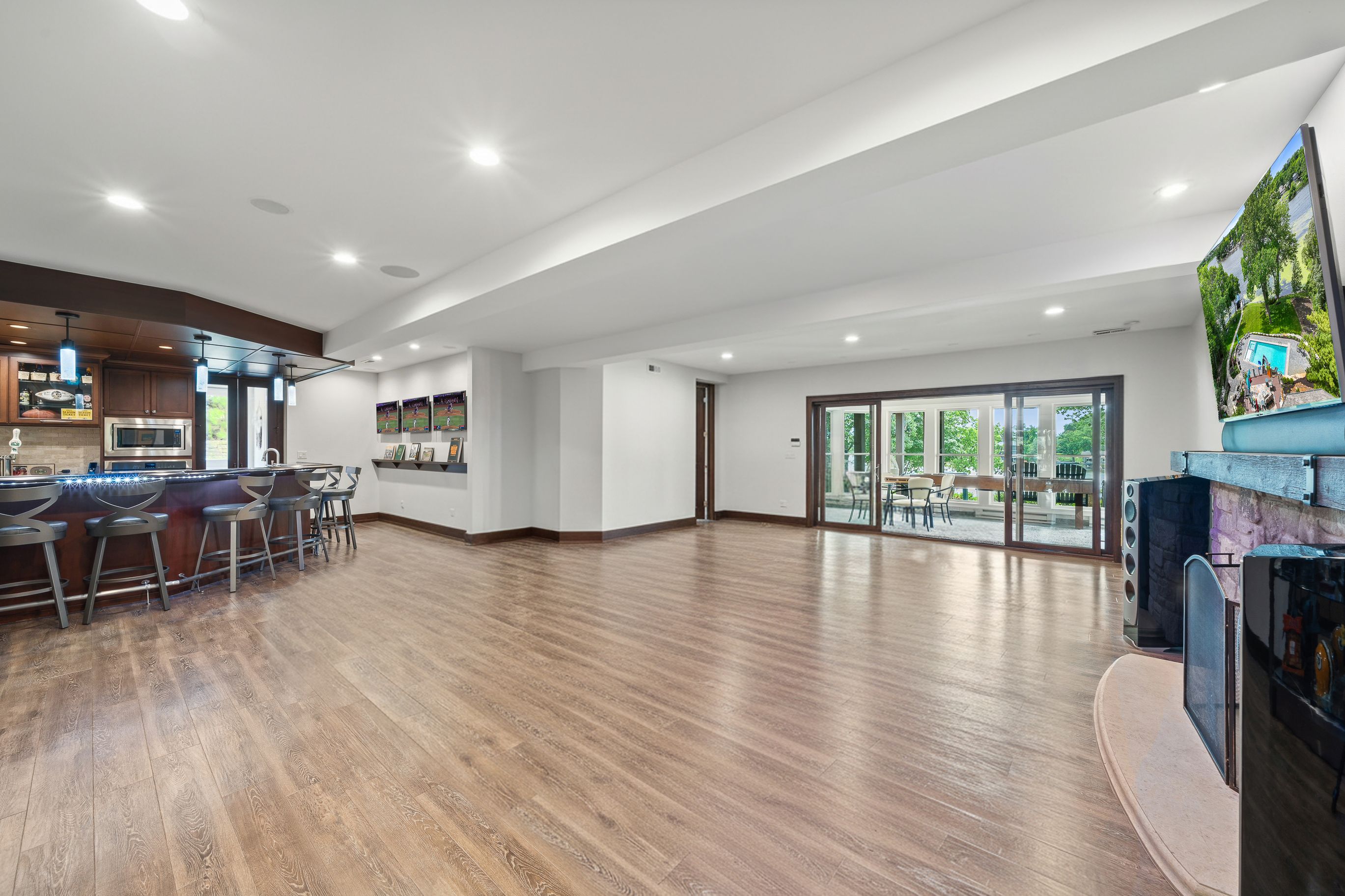  The Pinnacle of Luxury Living: 2.3-Acre Private Tichigan Lake Estate - 物件實景
