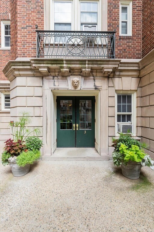 Cambridge, Massachusetts, 02140, United States, 2 Bedrooms Bedrooms, ,1 BathroomBathrooms,Residential,For Sale,1942143