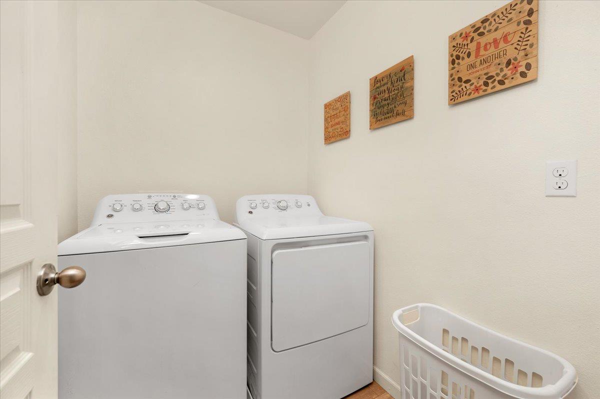 Fresno, California, 93722, United States, 5 Bedrooms Bedrooms, ,3 BathroomsBathrooms,Residential,For Sale,1982186