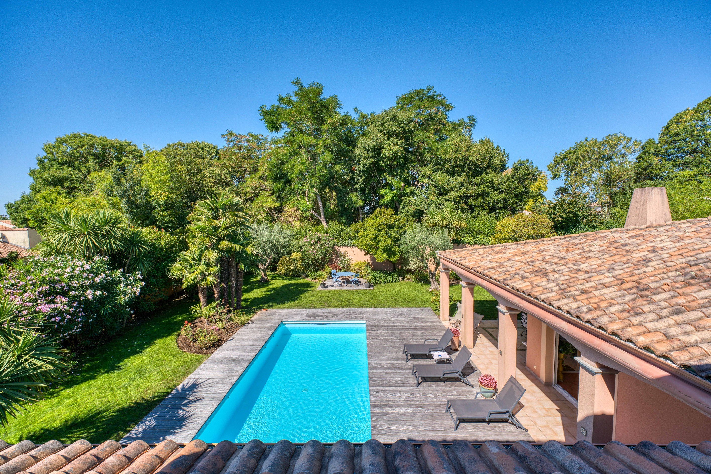  Exceptional Contemporary Villa with Pool and Premium Features - 物件實景
