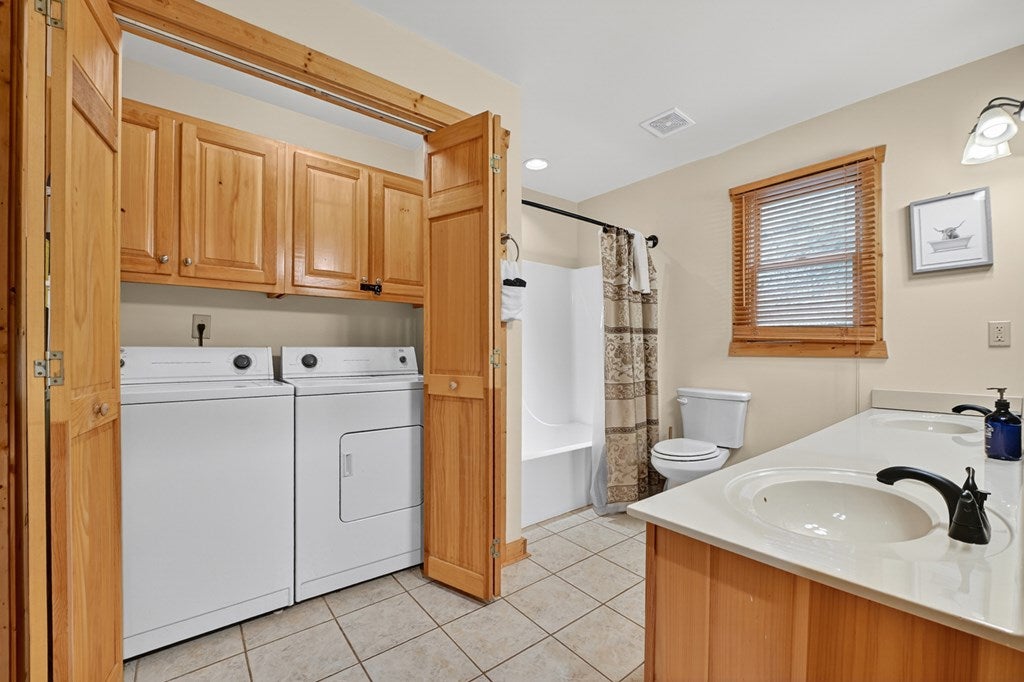 Ellijay, Georgia, 30540, United States, 3 Bedrooms Bedrooms, ,3 BathroomsBathrooms,Residential,For Sale,1916949