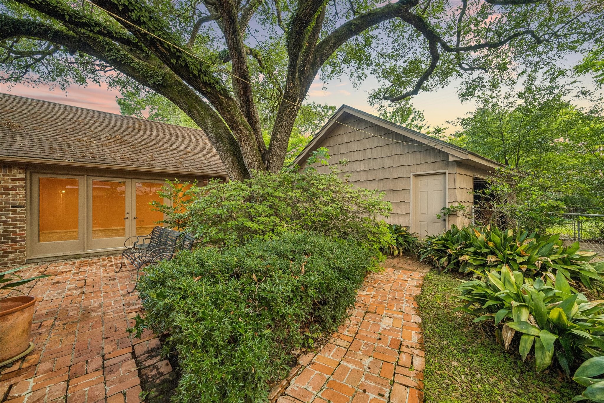  2126 Chimney Rock Road - 物件實景