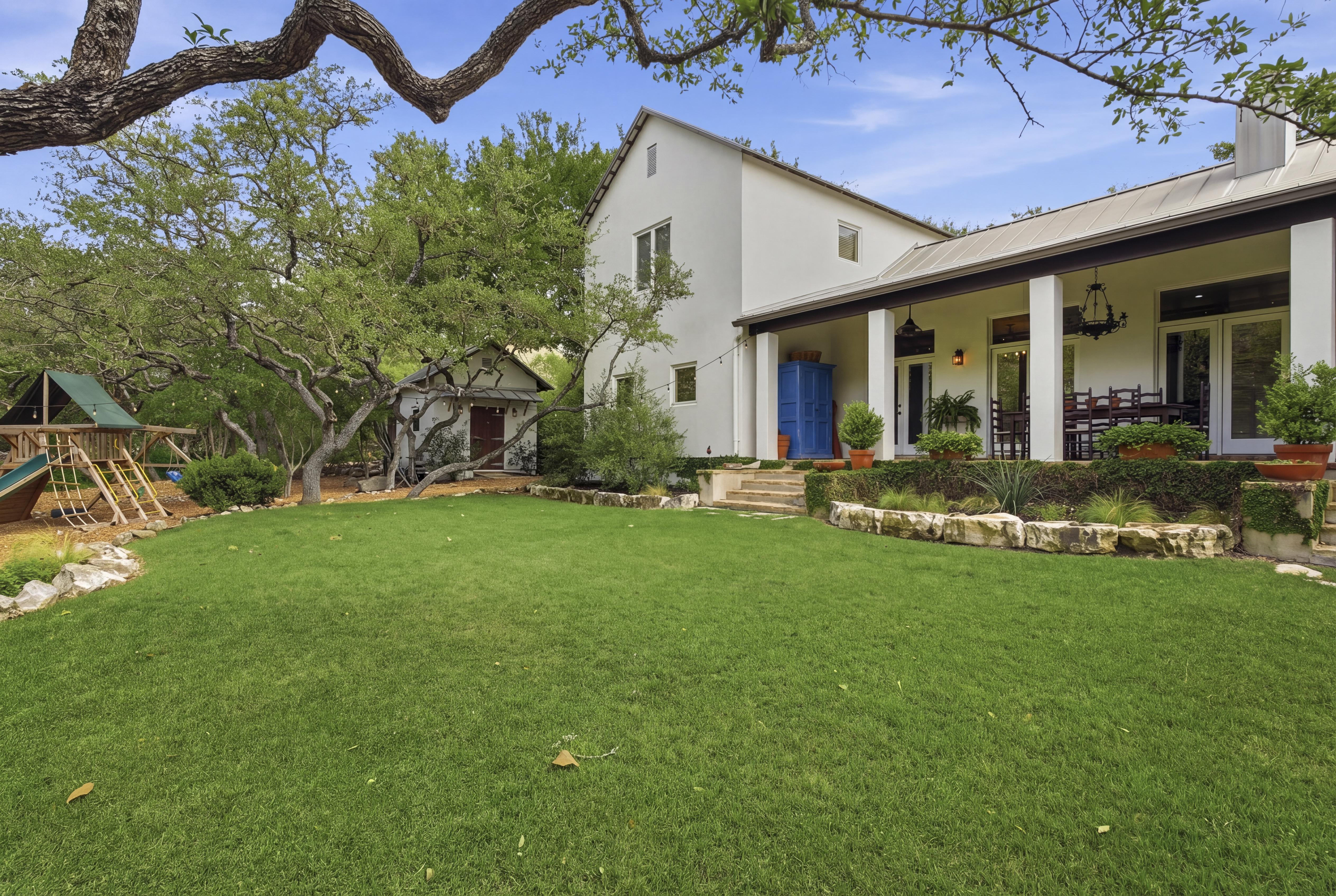  Custom-Designed Home on a 1-Acre - 物件實景