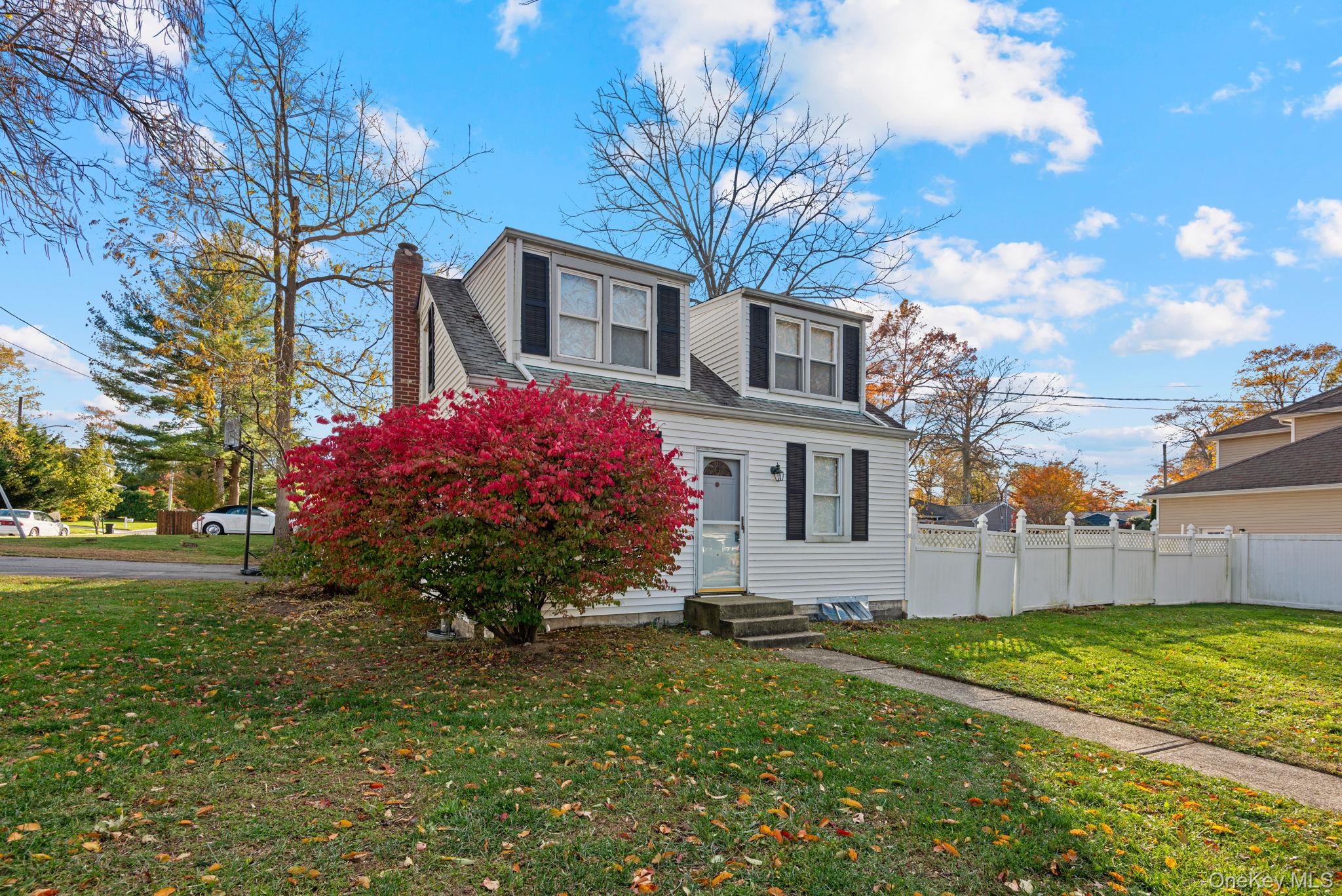 Kings Park, New York, 11754, United States, 3 Bedrooms Bedrooms, ,1 BathroomBathrooms,Residential,For Sale,1988130