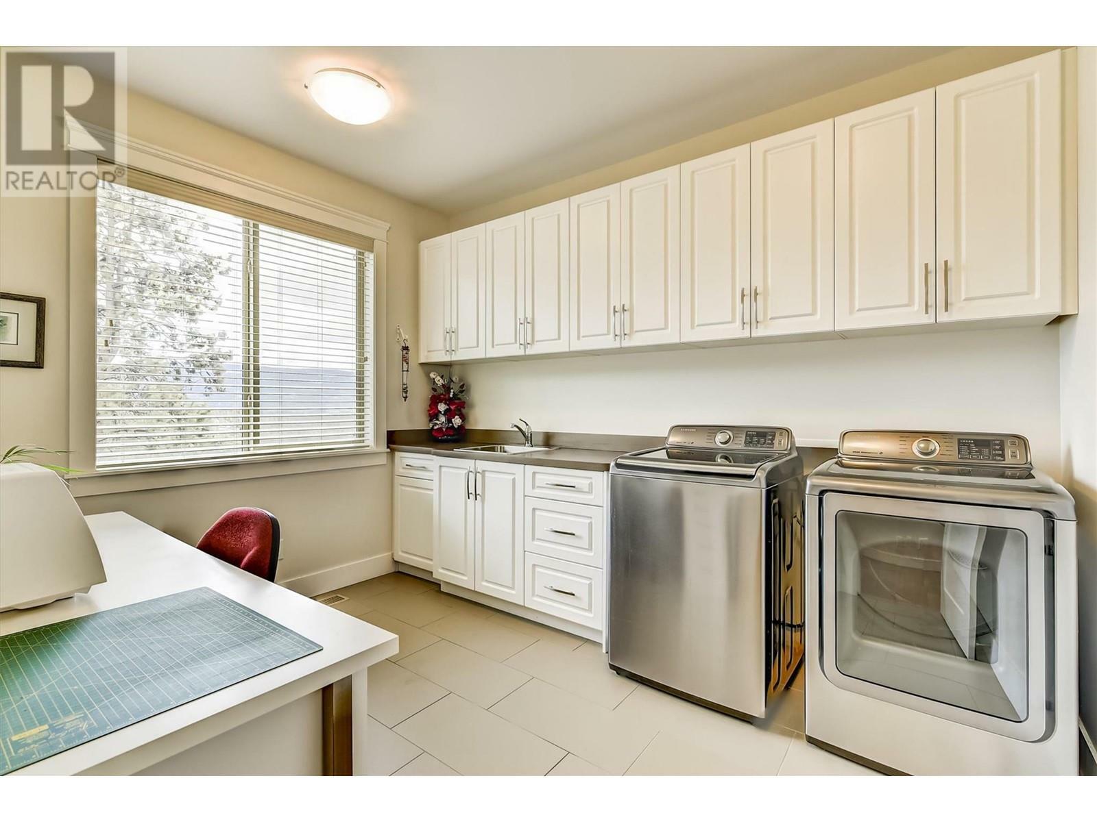 KELOWNA, British Columbia, V1V 2R1, CA, 4 Bedrooms Bedrooms, ,3 BathroomsBathrooms,Residential,For Sale,1839022
