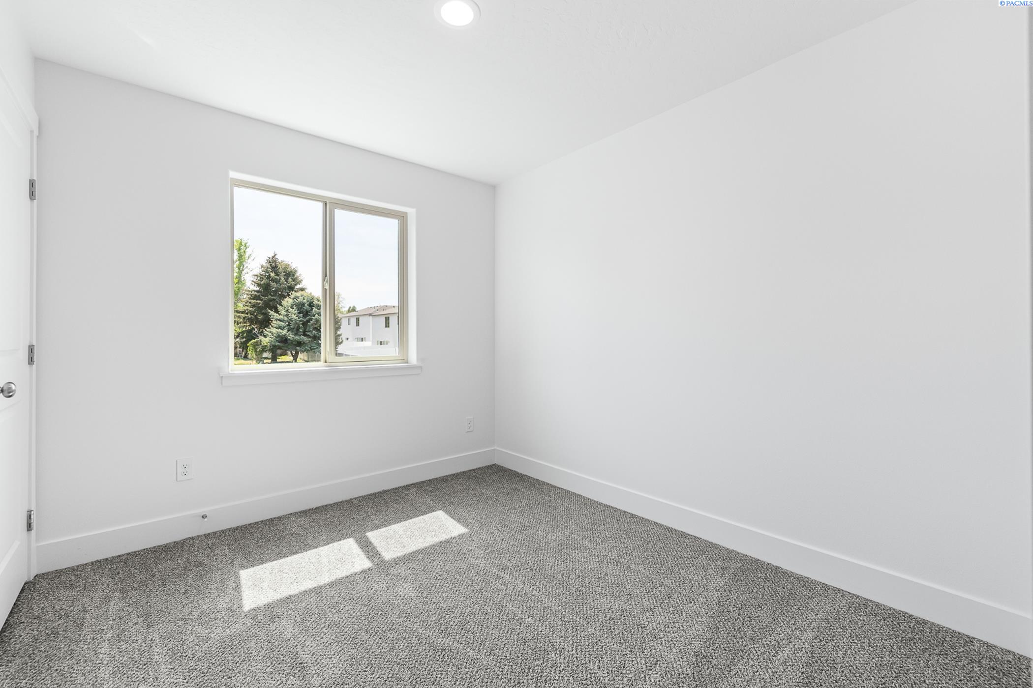 Kennewick, Washington, 99337, United States, 6 Bedrooms Bedrooms, ,Residential,For Sale,1796144