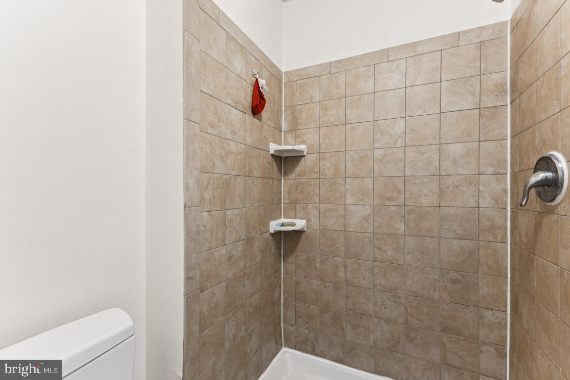 Fairfax, Virginia, 22032, United States, 3 Bedrooms Bedrooms, ,4 BathroomsBathrooms,Residential,For Sale,1980296