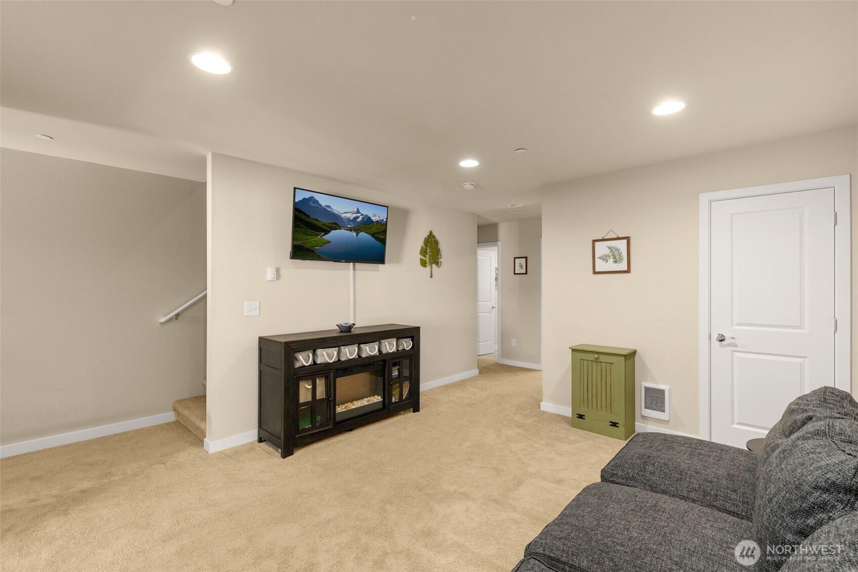 LYNNWOOD, Washington, 98087, United States, 3 Bedrooms Bedrooms, ,2 BathroomsBathrooms,Residential,For Sale,1940365