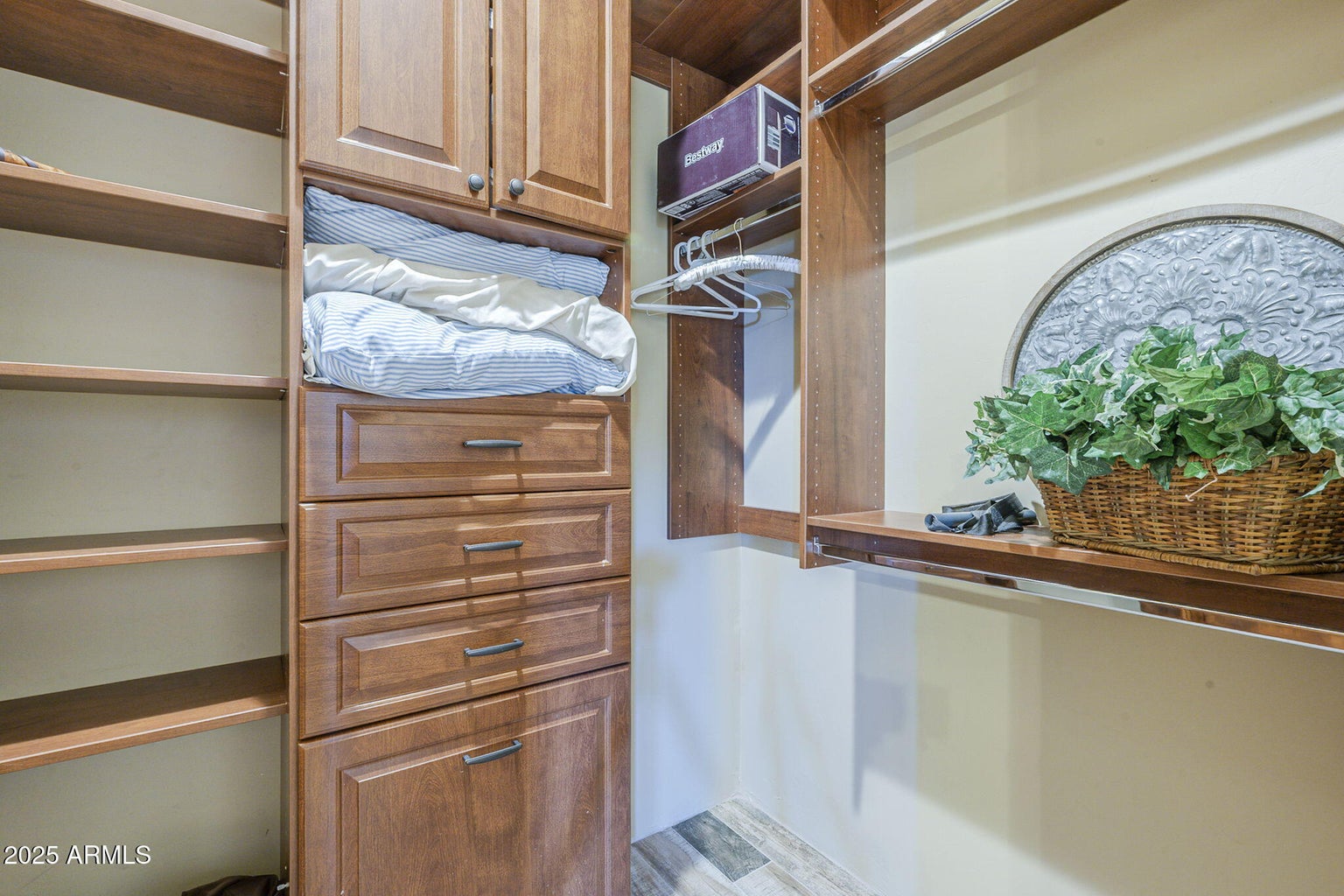 Queen Creek, Arizona, 85142, United States, 4 Bedrooms Bedrooms, ,5 BathroomsBathrooms,Residential,For Sale,1984232