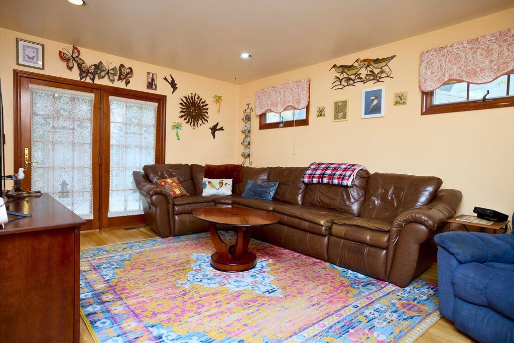 Quincy, Massachusetts, 02170, United States, 4 Bedrooms Bedrooms, ,2 BathroomsBathrooms,Residential,For Sale,1987679