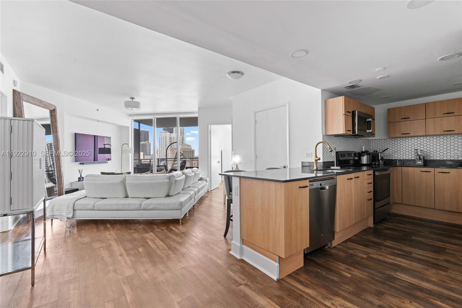 Miami, Florida, 33130, United States, 2 Bedrooms Bedrooms, ,2 BathroomsBathrooms,Residential,For Sale,2000565