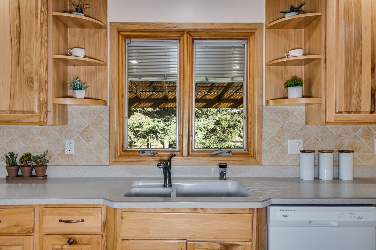 Cheyenne, Wyoming, 82009, United States, 5 Bedrooms Bedrooms, ,3 BathroomsBathrooms,Residential,For Sale,1981305