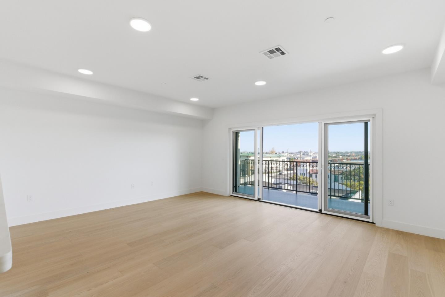 San Carlos, California, 94070, United States, 2 Bedrooms Bedrooms, ,2 BathroomsBathrooms,Residential,For Sale,2002973