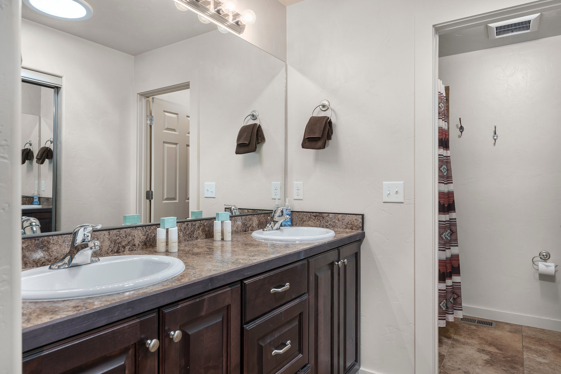  Turn Key Nightly Rental with Pool, Views and Proven Income - 物件實景