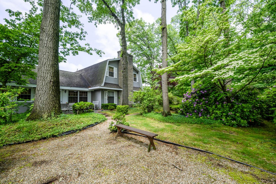 Coloma, Michigan, 49038, United States, 5 Bedrooms Bedrooms, ,4 BathroomsBathrooms,Residential,For Sale,1850191