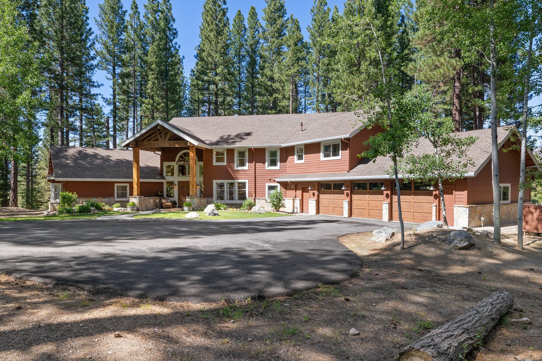  Hilltop Whitehawk Ranch Estate with Sweeping Meadow, Pond & Mountain Views - 物件實景