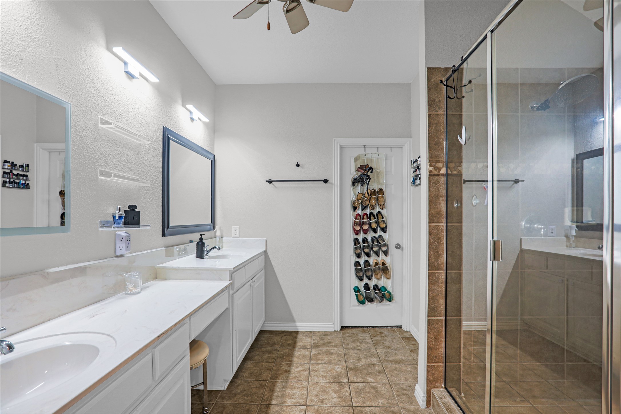 North Richland Hills, Texas, 76180, United States, 5 Bedrooms Bedrooms, ,4 BathroomsBathrooms,Residential,For Sale,1946878