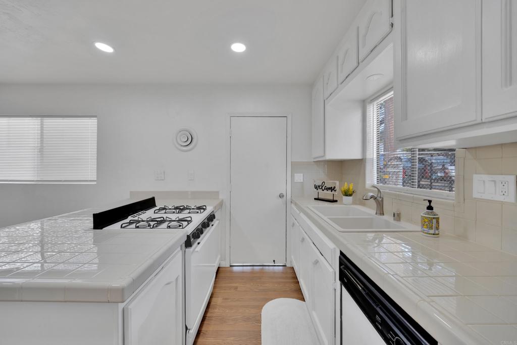 Spring Valley, California, 91977, United States, 6 Bedrooms Bedrooms, ,4 BathroomsBathrooms,Residential,For Sale,1996017