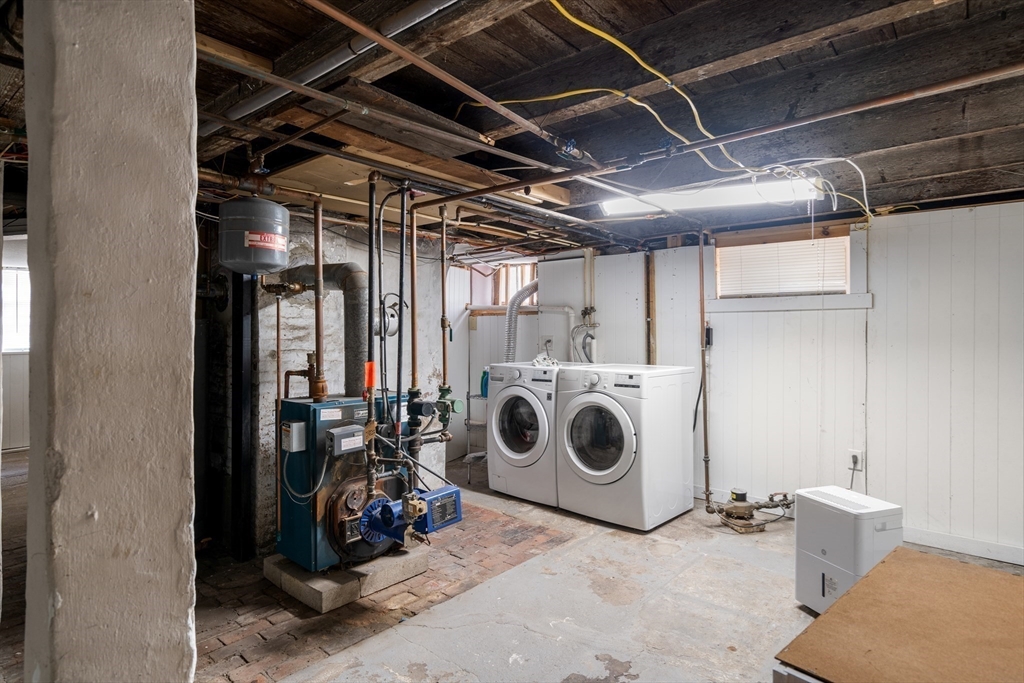New Bedford, Massachusetts, 02740, United States, 4 Bedrooms Bedrooms, ,3 BathroomsBathrooms,Residential,For Sale,1897669