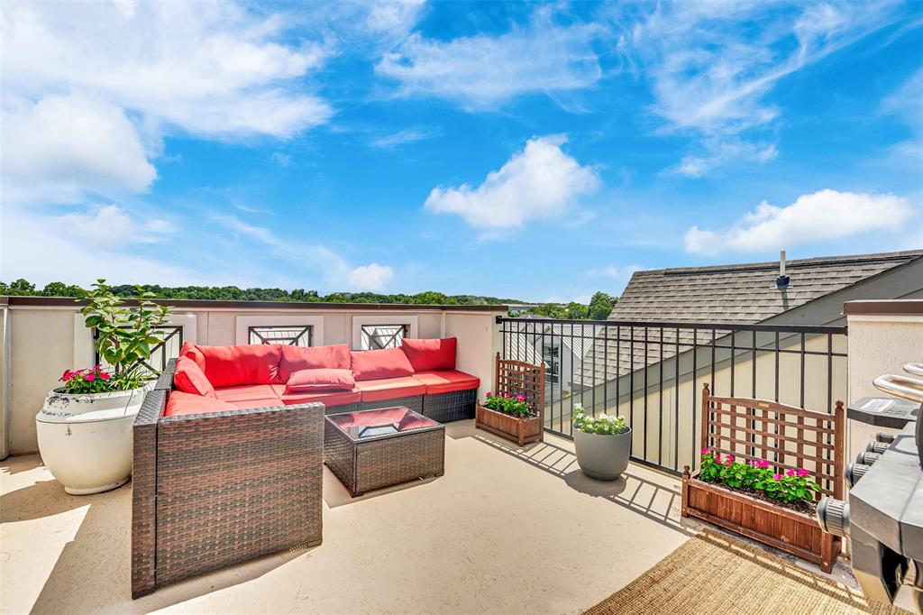 Dallas, Texas, 75212, United States, 3 Bedrooms Bedrooms, ,4 BathroomsBathrooms,Residential,For Sale,1897379