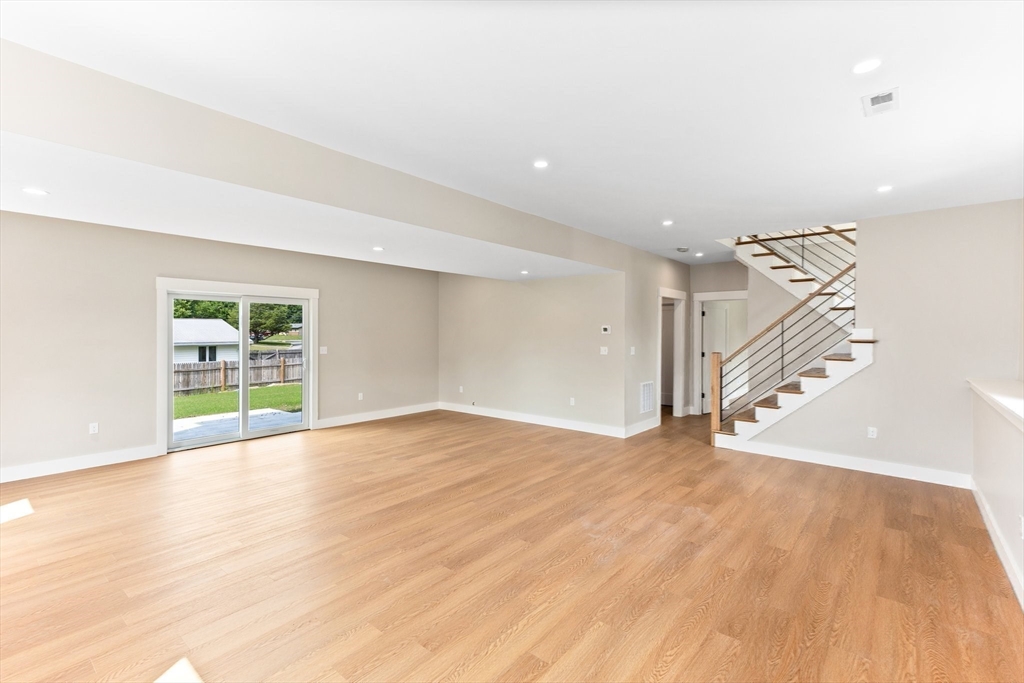 Brockton, Massachusetts, 02302, United States, 4 Bedrooms Bedrooms, ,3 BathroomsBathrooms,Residential,For Sale,1937310