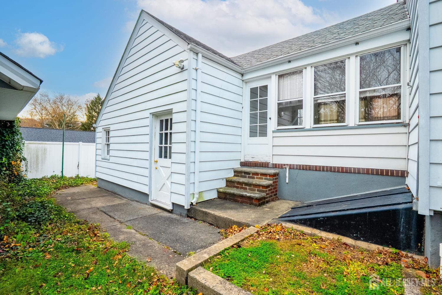 New Brunswick, New Jersey, 08901, United States, 3 Bedrooms Bedrooms, ,2 BathroomsBathrooms,Residential,For Sale,1992583