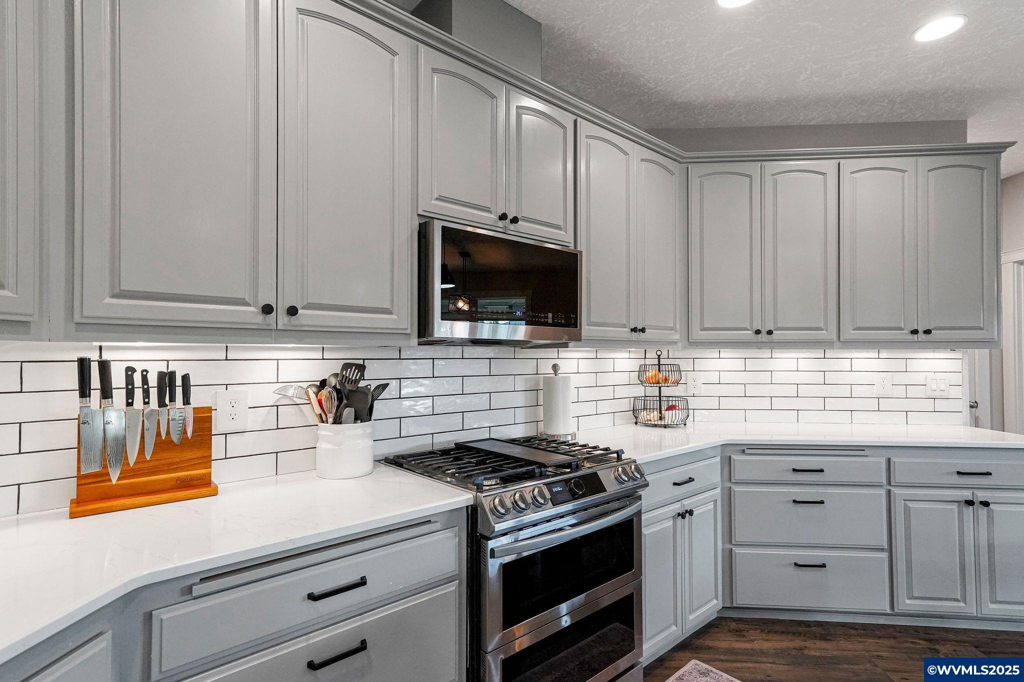 Albany, Oregon, 97321, United States, 3 Bedrooms Bedrooms, ,2 BathroomsBathrooms,Residential,For Sale,1992876