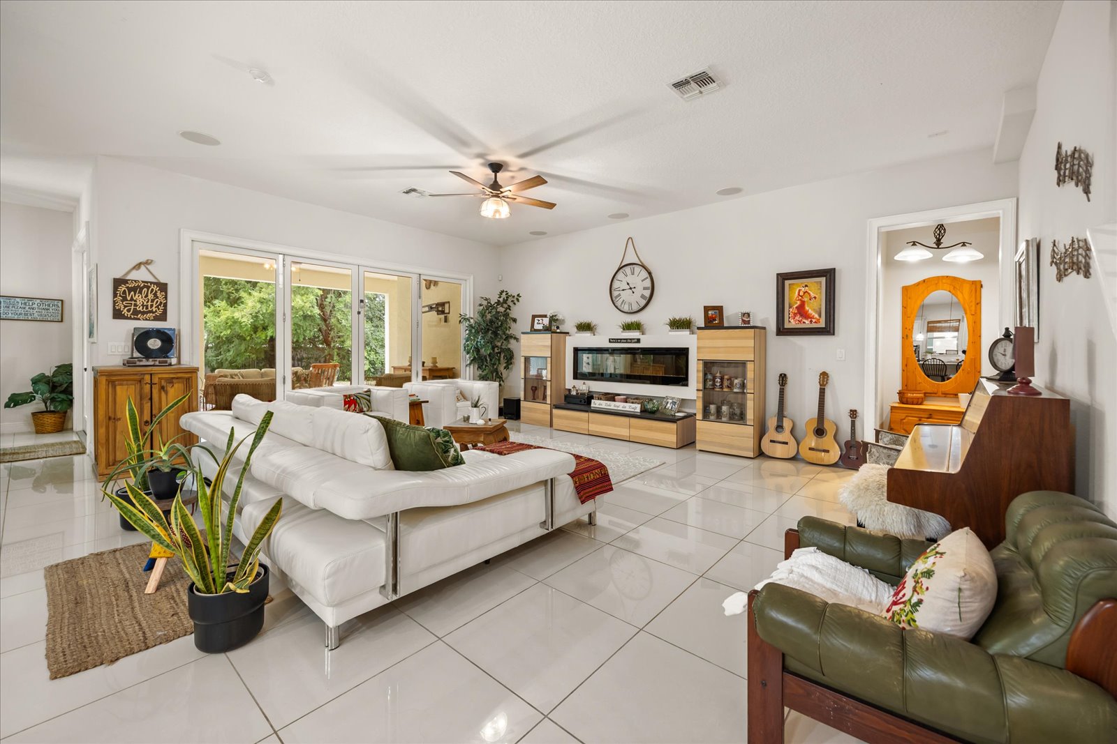 Orlando, Florida, 32836, United States, 6 Bedrooms Bedrooms, ,4 BathroomsBathrooms,Residential,For Sale,1943887