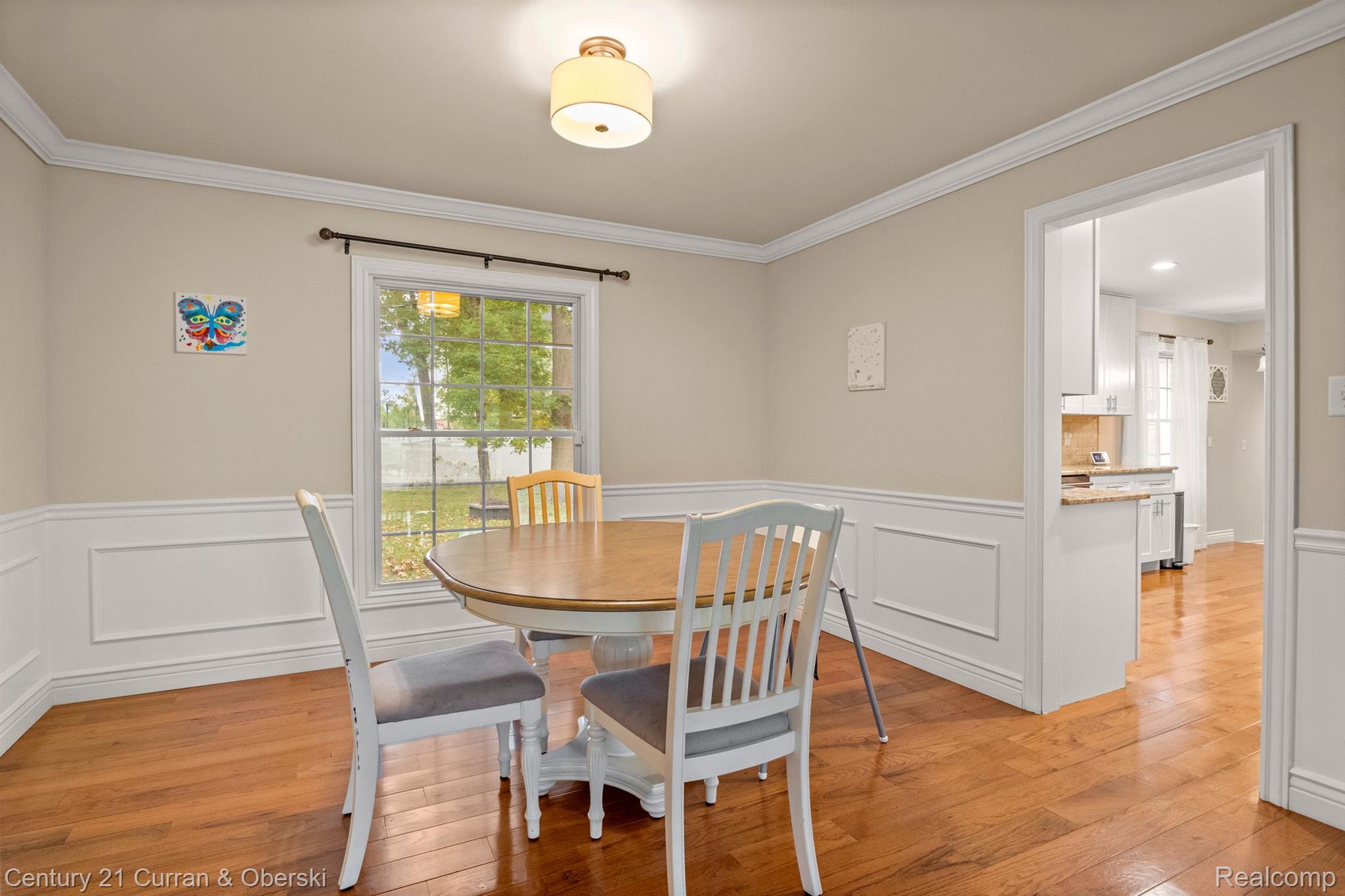 West Bloomfield Charter Township, Michigan, 48322, United States, 4 Bedrooms Bedrooms, ,3 BathroomsBathrooms,Residential,For Sale,1977559